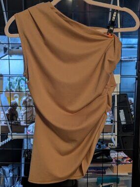 GT5- AVELORIA One Shoulder Ruched Top